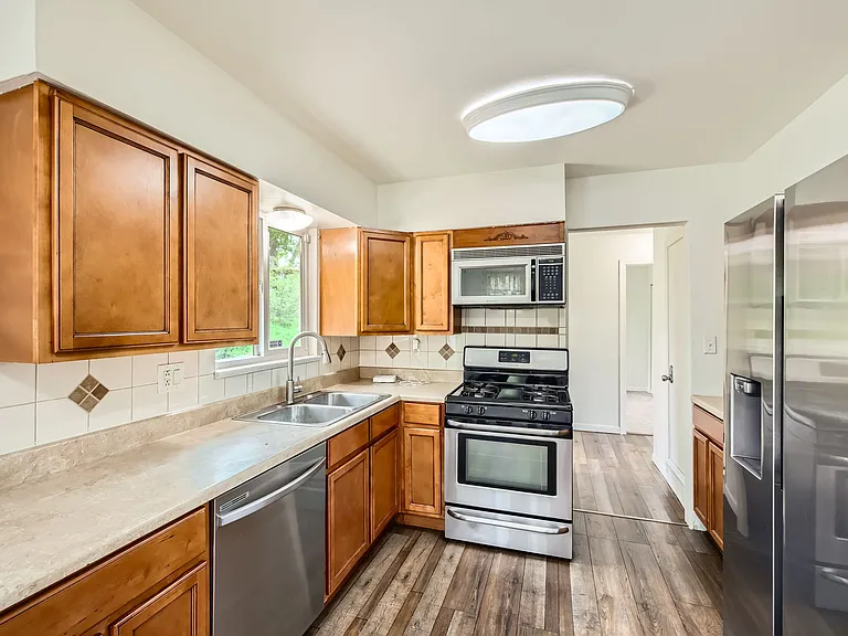 605 Raemar Dr — Photo 8