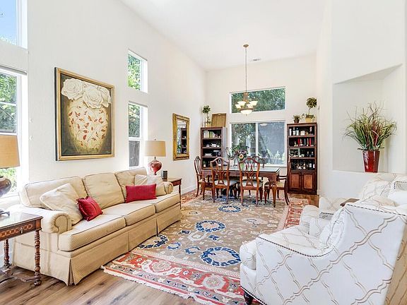 4th image of 1125 Salamanca Ct