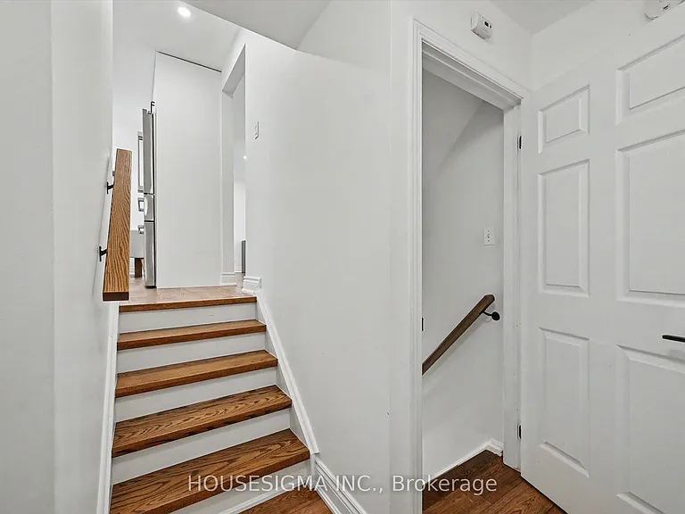 444 Withnell Cres — Photo 20