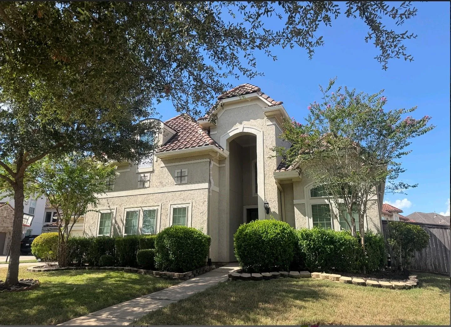 4 bed, 4.5 bath, 4674 sqft, $4,000 — Photo 1