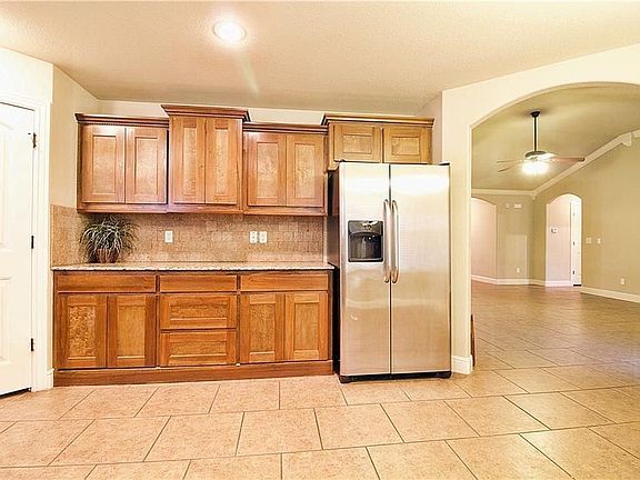 5th image of 3007 SW Waterleaf Ave