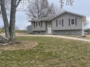 1084 Rice Rd, Oak Grove, MO 64075