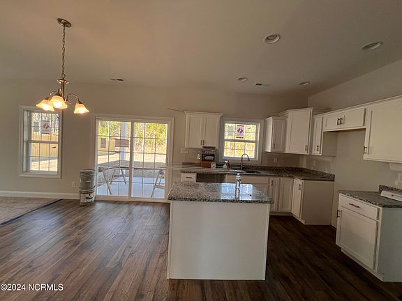 2nd image of 220 Lookout Lane