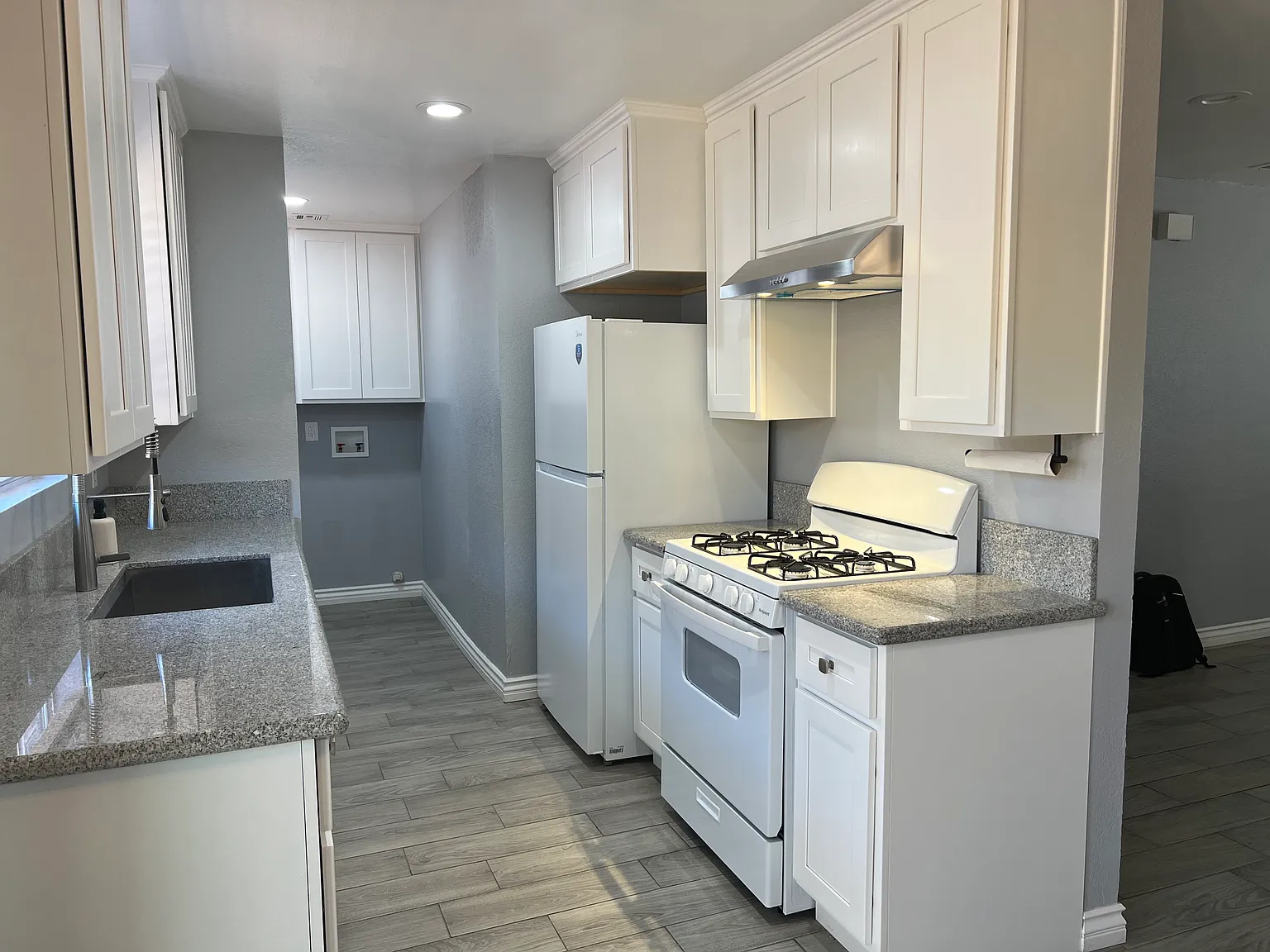 3 bed, 950 sqft, $1,885 — Photo 4