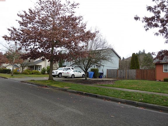 3rd image of 2702 20th St SE