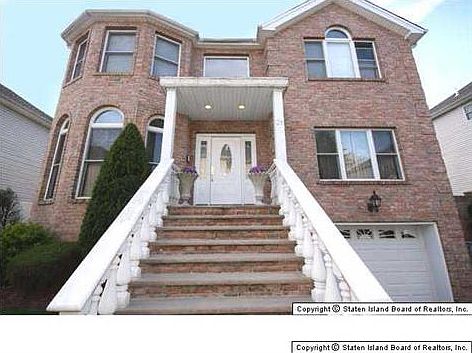 1st image of 28 Bayview Ave