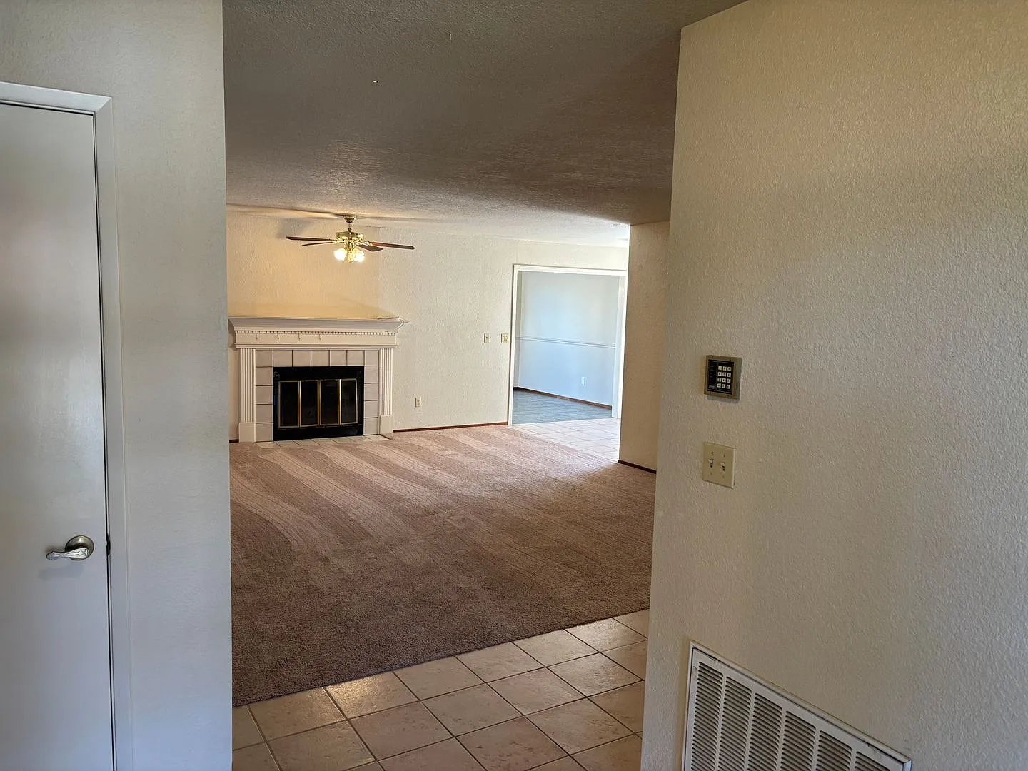 2 Bedroom, 2 Bathroom Home with a Den/Office — Photo 2