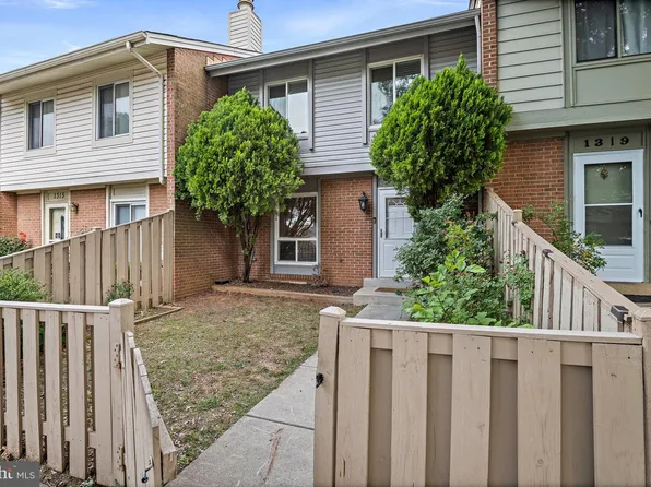 1317 Springtide Pl, Herndon, VA 20170