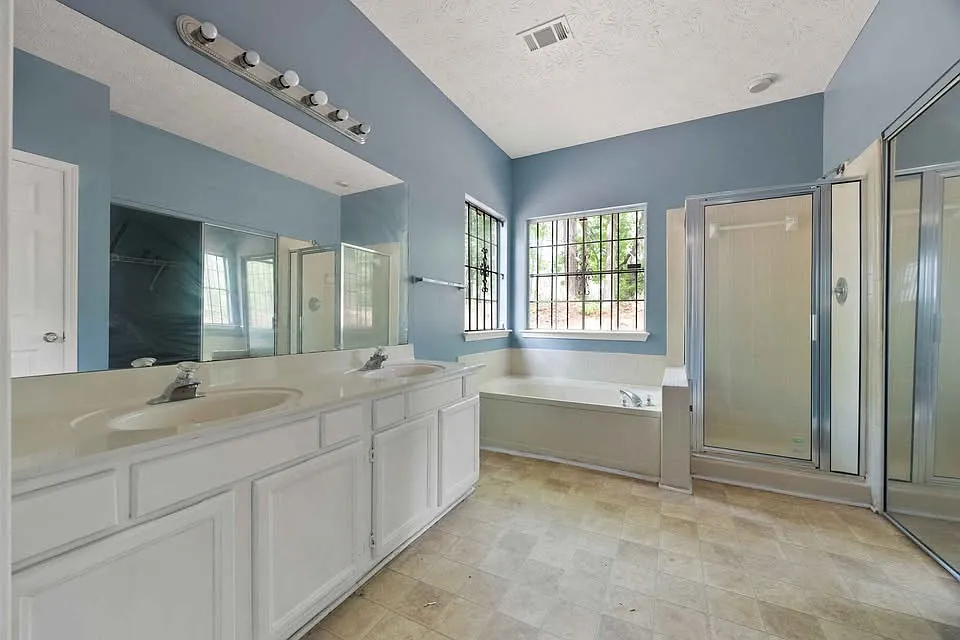 3 bed, 1800 sqft, $1,950 — Photo 2
