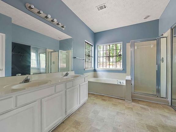 2nd image of 4997 Wedgewood Pl