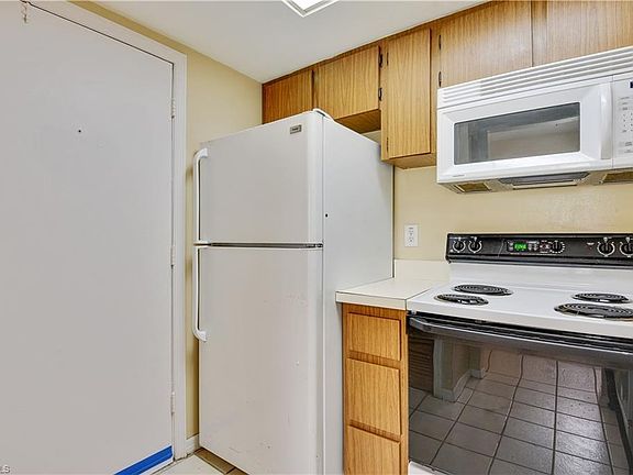 5th image of 3371 Alouette Cir APT 2