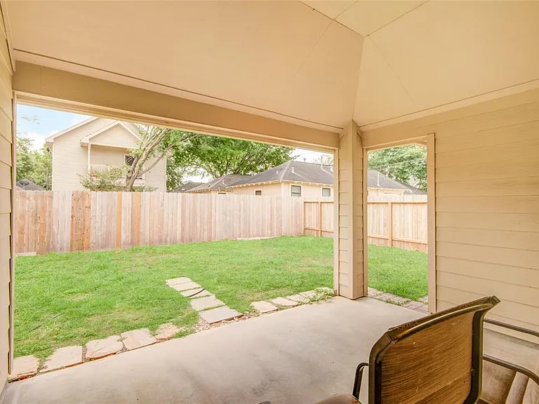 1511 Andrews St — Photo 23