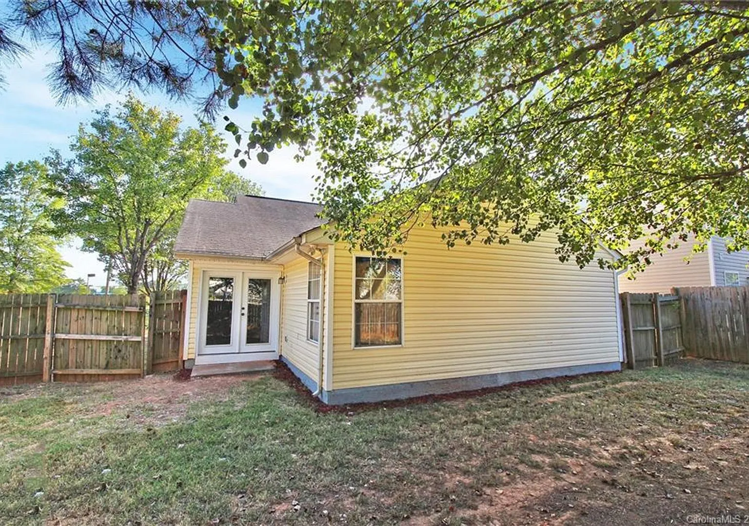 Room in 3 Bedroom Home at Tom Hunter Dr — Photo 4
