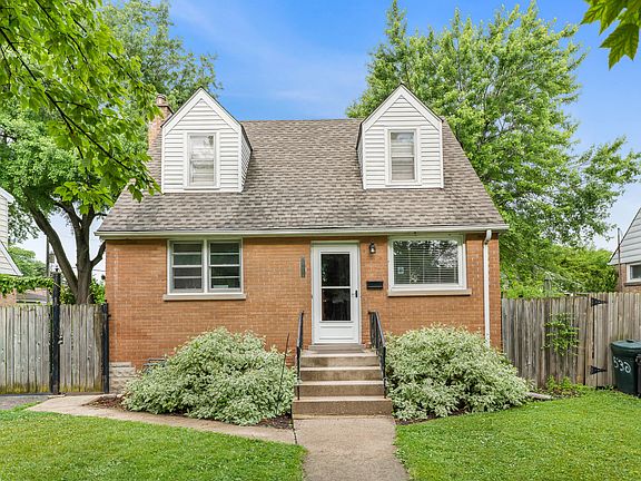 2nd image of 528 Maple Ln