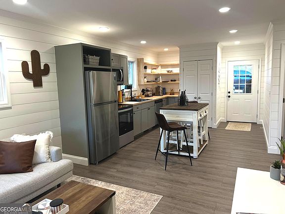 4th image of 410 Lakeside Hills Rd