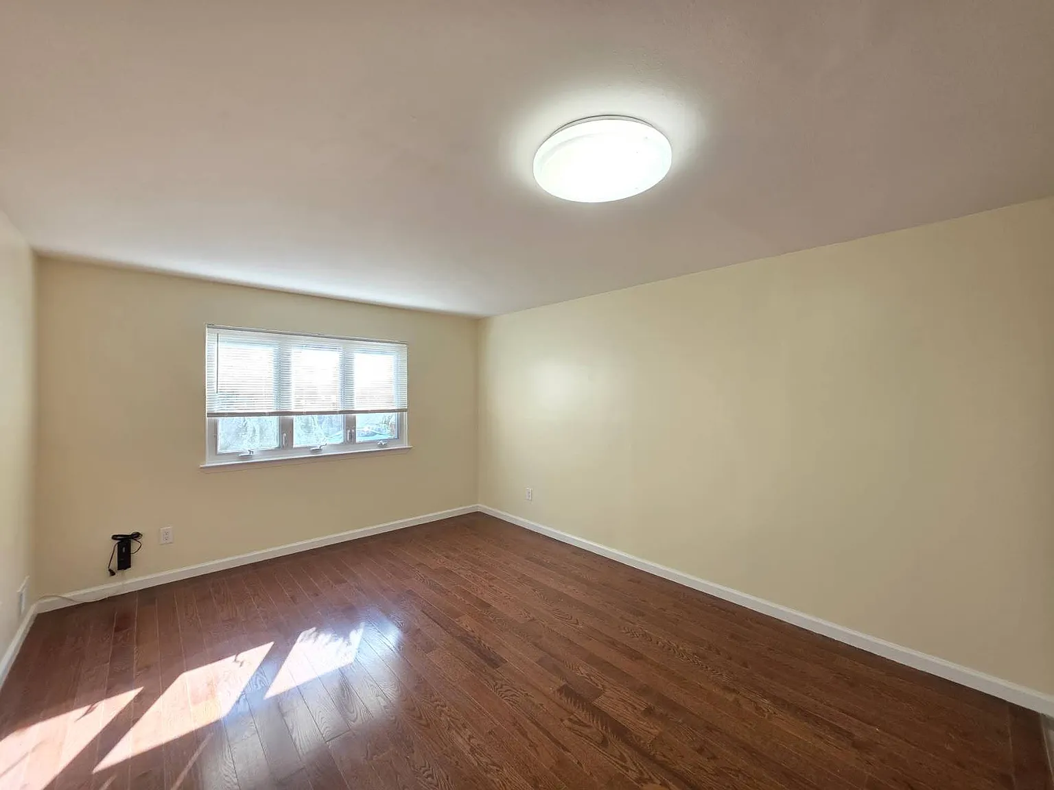 2 bed, 700 sqft, $2,500 — Photo 3