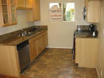 5th image of 453 Graves Ave Unit 19