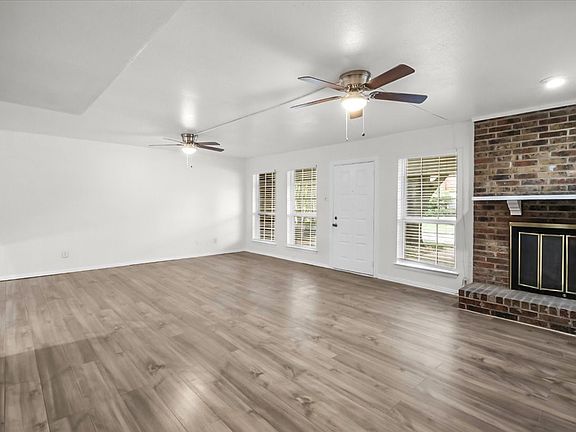 5th image of 3118 Roundtree Ln