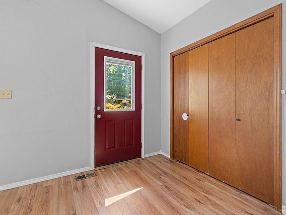 5th image of 1304 Royal Dr