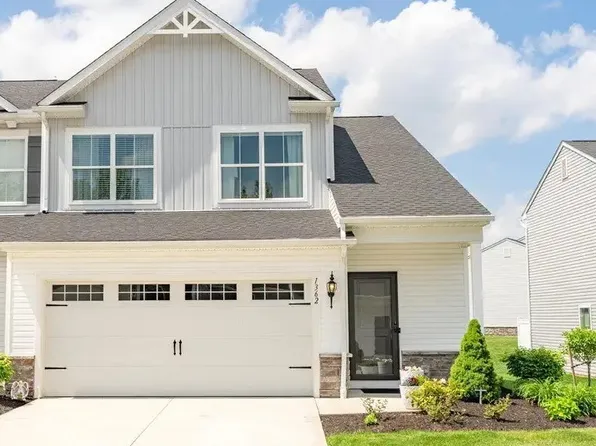 1362 Maple Grove Ln, Uniontown, OH 44685