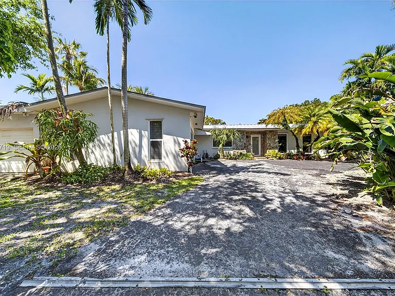 10142 SW 79th Ave — Photo 3