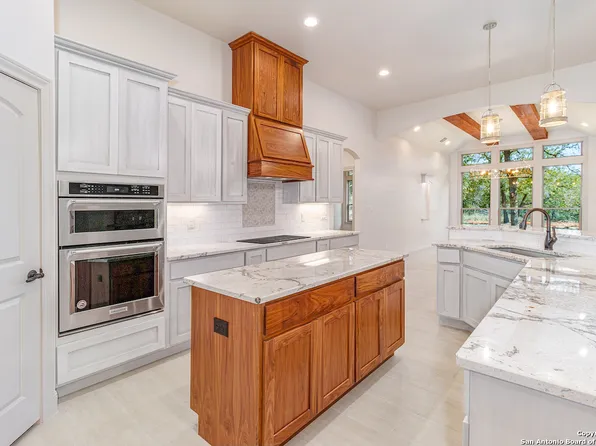 172 Hondo Ridge Dr, La Vernia, TX 78121