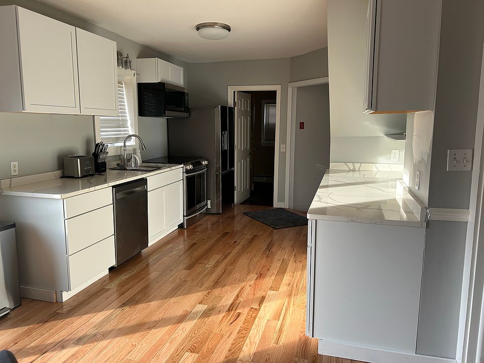 2nd image of 113 Bluff St #2