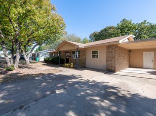 202 N Rodgers St, Henrietta, TX 76365