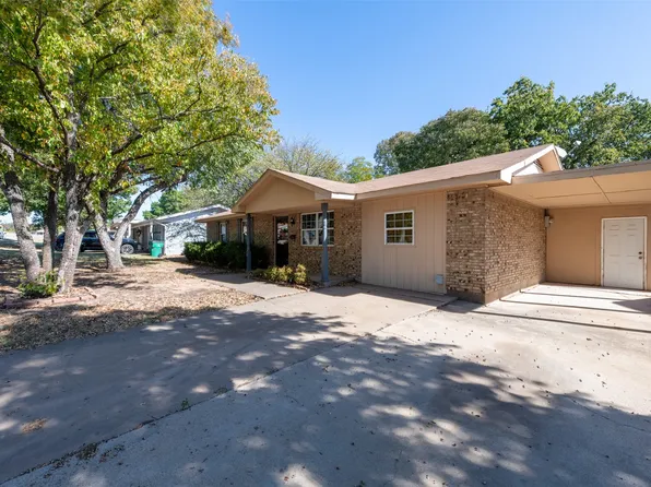 202 N Rodgers St, Henrietta, TX 76365