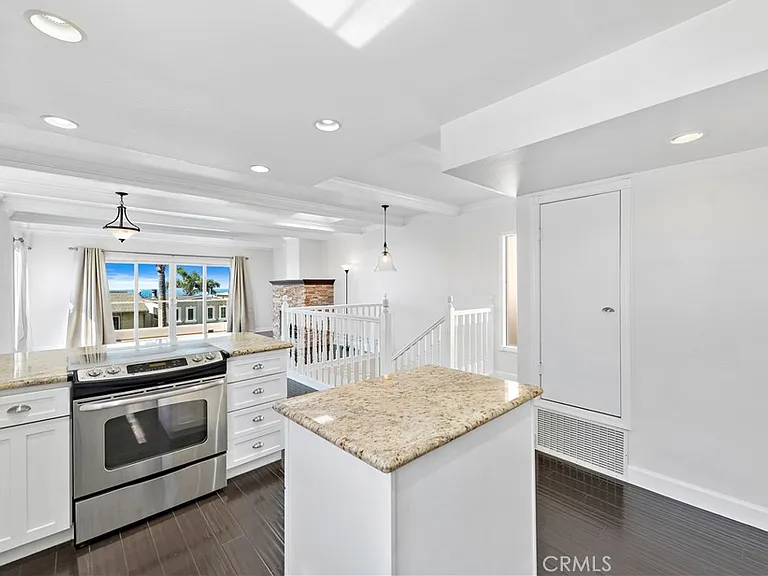 882 Acapulco St — Photo 8