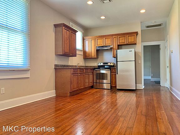 2nd image of 3127 Banks St #B