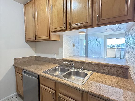 2nd image of 4041 Oakcrest Dr Unit 408
