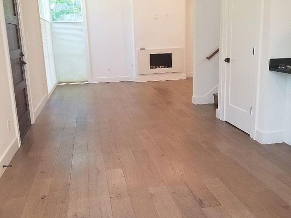 3rd image of 318 NE Black Apple Ln