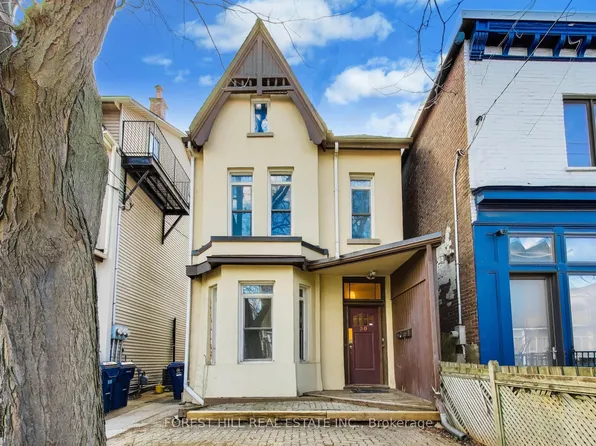 30 Robert St, Toronto, ON M5S 2K3