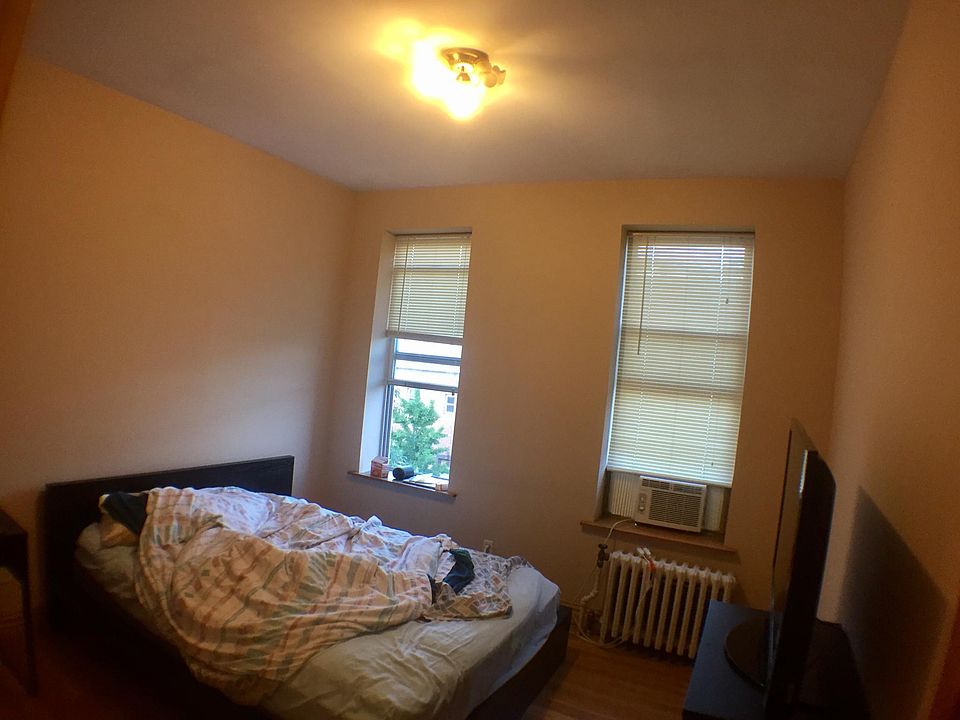 1st image of 3147 41st St