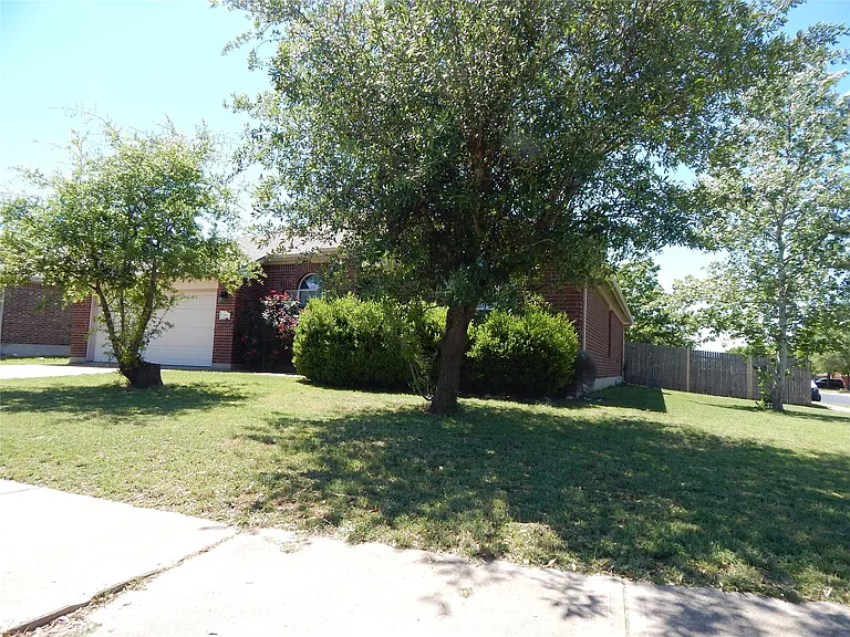 601 Abbeyglen Castle Dr — Photo 2