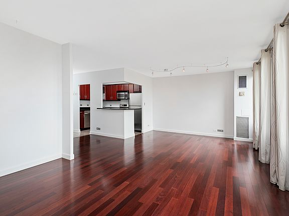 3rd image of 444 W Fullerton Pkwy APT 808