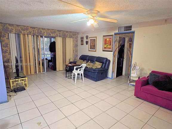 5th image of 940 NE 199th St APT 114