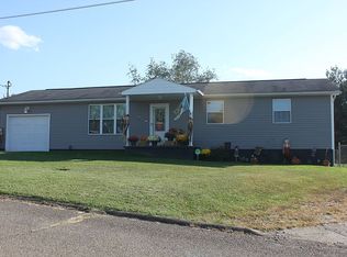24 Hickory Dr, Little Hocking, OH 45742