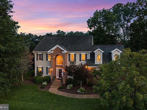 2nd image of 3525 Traveler Rd