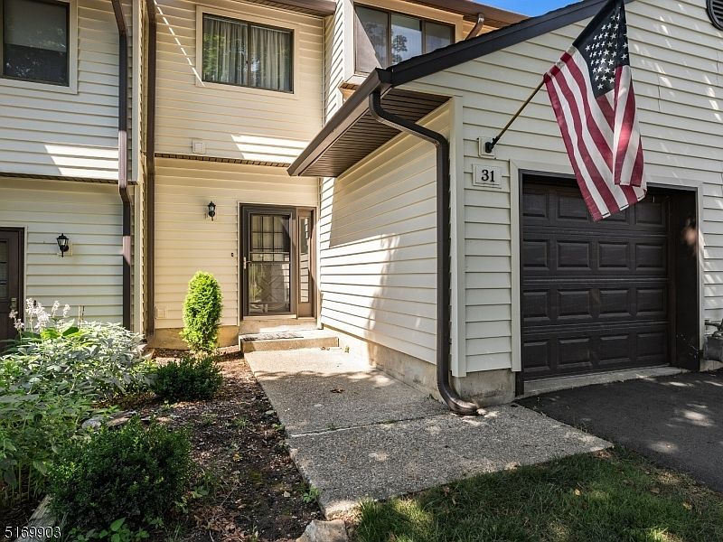 1st image of 31 Eagle Dr