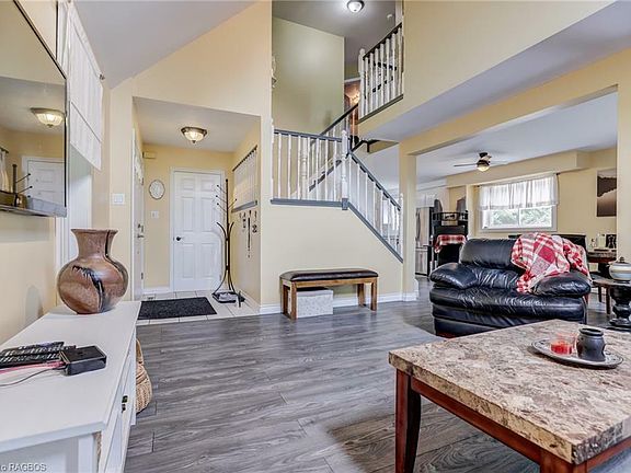 2nd image of 26 Royal Beech Dr