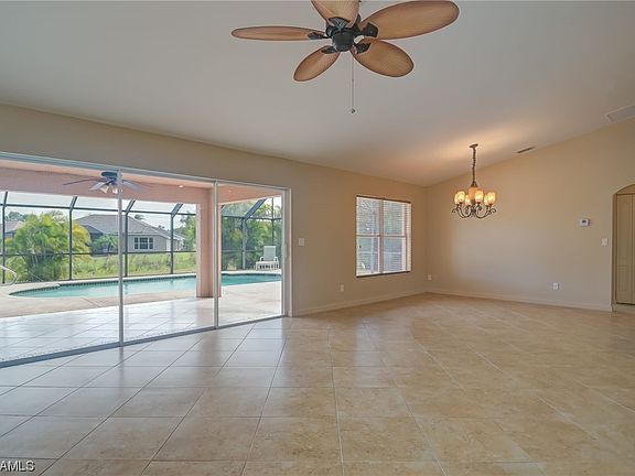 5th image of 924 Champion Ave