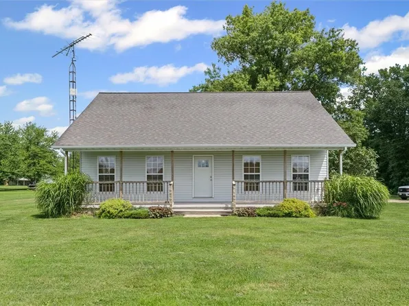 21 County Road 1200 N, Neoga, IL 62447