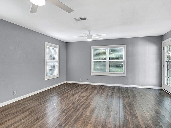 5th image of 411 Sarah Dr