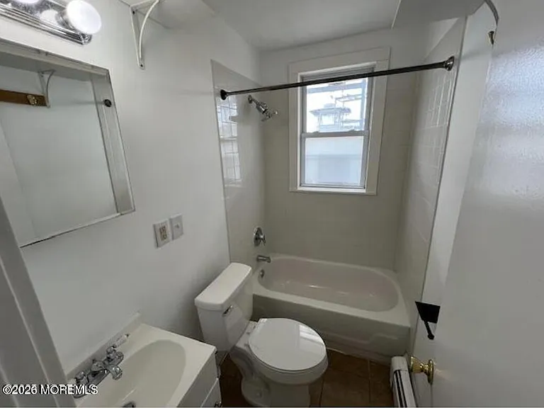 24 Bay Ave #5 — Photo 8