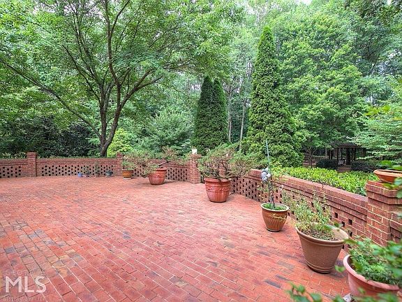 4th image of 3939 Glencrest Ct