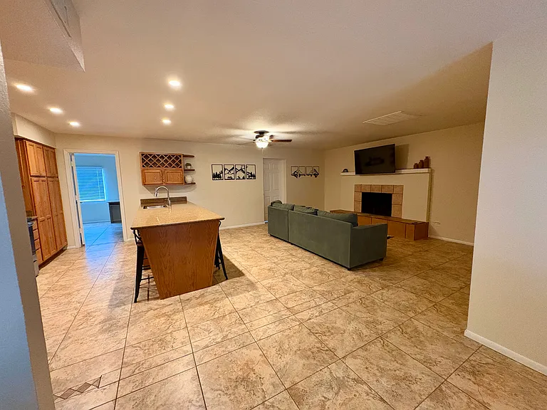 1410 E Bishop Dr — Photo 14