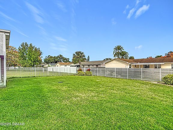 4th image of 766 Greenfield Dr