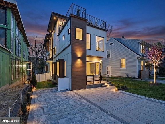 3rd image of 2211 Military Rd